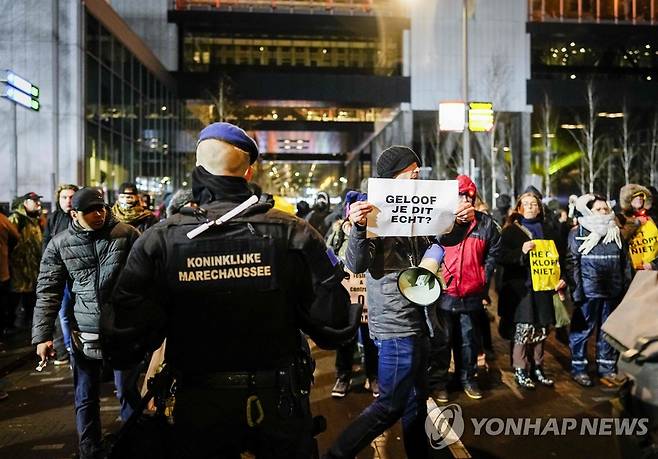 네덜란드 헤이그 봉쇄 반대 시위 [Phil nijhuis / ANP / AFP 연합뉴스 자료사진. 재판매 및 DB 금지]