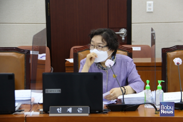 국회 보건복지위원회 소속 인재근 더불어민주당(서울 도봉갑) 국회의원은 행정처분을 회피하기 위한 수단으로 행정 제재 처분 기간 중 어린이집을 폐지신고하는 행태를 방지하기 위해 일명 「어린이집 행정처분 회피 방지법(영유아보육법 일부개정법률안)」을 대표발의했다고 29일 밝혔다. ⓒ인재근의원실