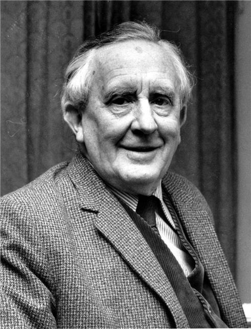 판타지문학의 최고봉 '반지의 제왕'을 쓴 톨킨. J.R.R. Tolkien]https://www.britannica.com/biography/J-R-R-Tolkien