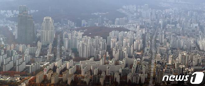 서울 송파구 롯데월드타워에서 바라본 아파트 모습. 2021.11.22/뉴스1 © News1 김명섭 기자