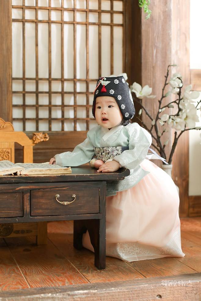 사진 : 한복 박선희한복,&nbsp;포토그래퍼 홍소현, 정성민(제니스스튜디오), 아이보리스튜디오,&nbsp;헤어 주승아 메이크업 오하람(제니스부띠끄)