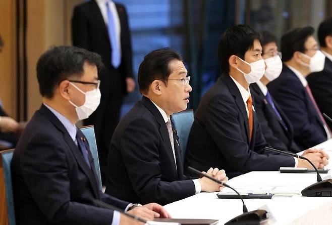 기시다 후미오 일본 총리는 지난 19일 첫 ‘경제안보 추진회의’를 주재했다. 총리 관저 누리집 갈무리