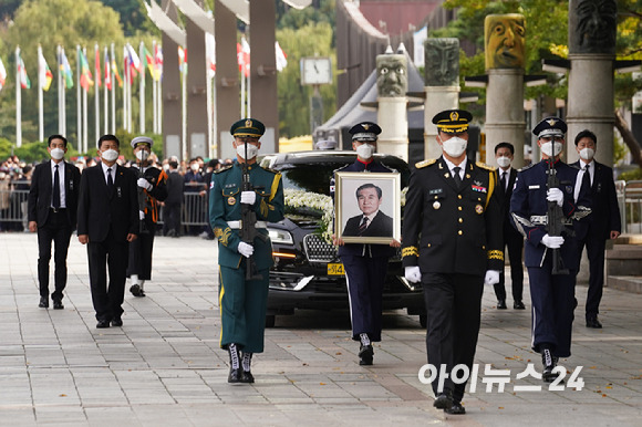 30일 오전 서울 송파구 올림픽공원 평화의광장에서 故 노태우 전 대통령 국가장 영결식이 엄수되고 있다.[사진=사진공동취재단] 2021.10.30