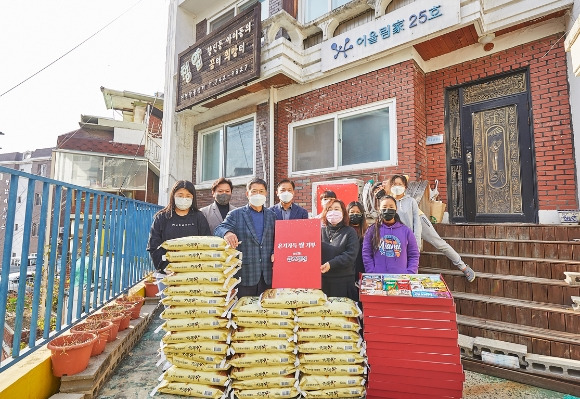 금호건설이 연말을 맞이해 쌀 550포대를 기부한다. [사진=금호건설]