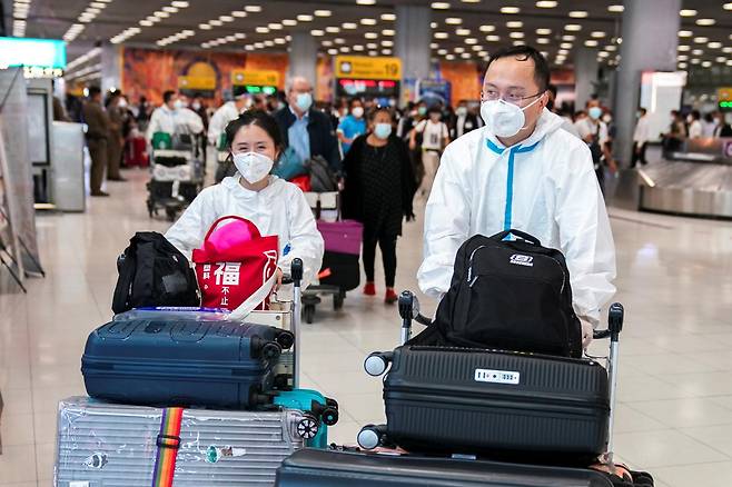 [Chinese tourists arrive at Suvarnabhumi Airport during the first day of the country"s reopening on Nov 1. REUTERS]