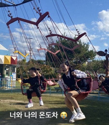 ▲ 김나영(오른쪽)이 아들과 놀이기구를 탔다. 출처ㅣ김나영 인스타그램