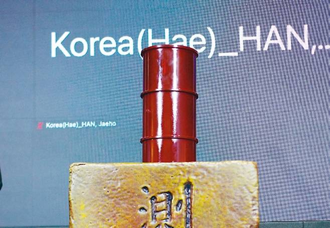 직접 제작한 측우기 모형은 영조 이후 만들어진 금영 측우기를 본떴다.