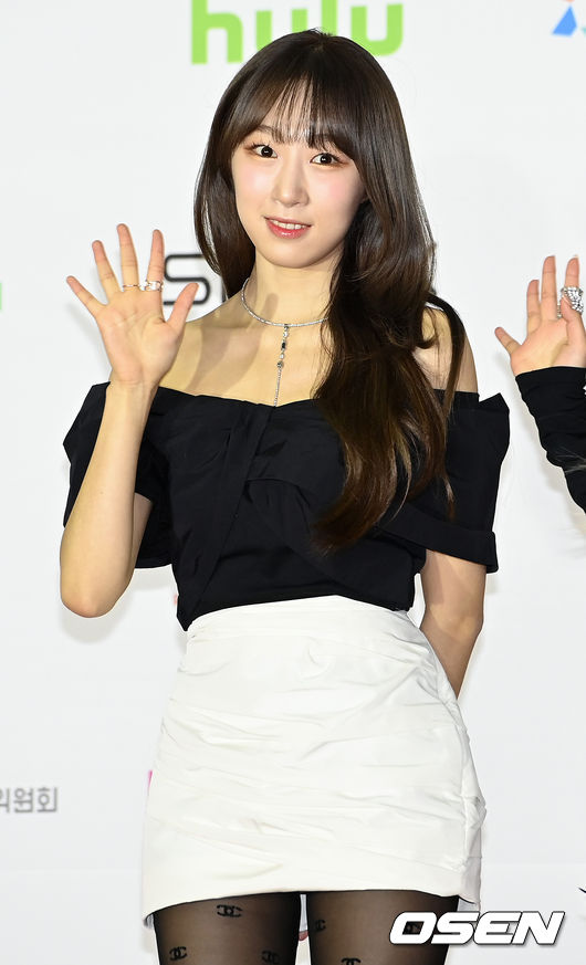 The 2021 Asia Artist Awards (2021 AAA) Red Carpet event was held at KBS Arena Hall in Gangseo-gu, Seoul on the afternoon of the 2nd.WJSN little Subin poses: 21.12.02