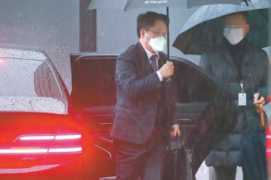 지난달 30일 김진욱 공수처장이 정부과천청사로 출근하고 있다. 이날 공수처는 고발 사주 의혹과 관련 손준성 검사에 대한 구속영장을 재청구했다. 손 검사는 2일 영장실질심사를 받았다. [연합뉴스]