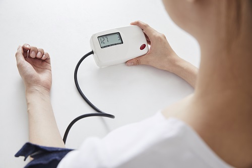 가정혈압은 자신의 혈압이 잘 조절되고 있는지 직접 확인할 수 있어 고혈압관리의 첫걸음으로 불린다(사진=클립아트코리아).