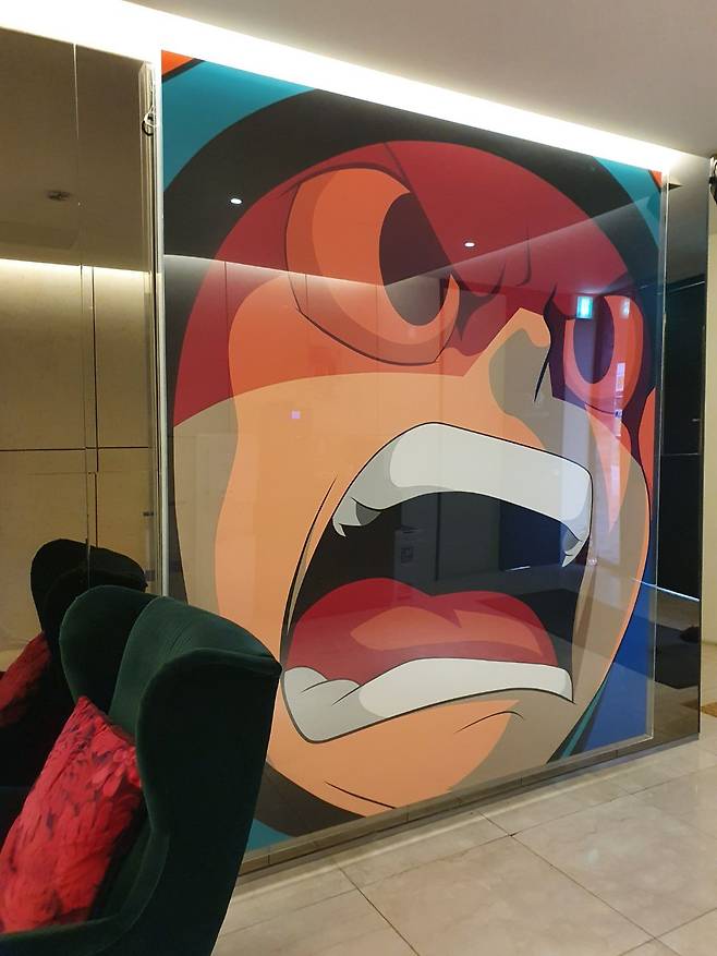 옥승철 작가의 'Mimic'. 높이 2.3미터, 폭 1.8미터 규모의 대형작이다. 대구미술관에서 개최한 팝아트 전시회에서도 공개된 적이 있다. /컬렉터 A씨 제공