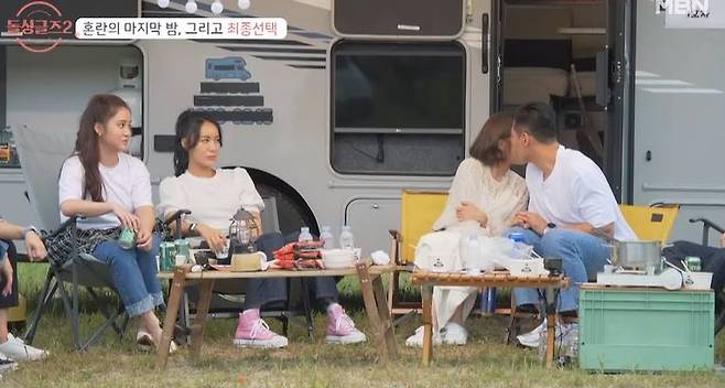 ▲MBN '돌싱글즈2'에서 창수-은영 커플(오른쪽)의 모습.