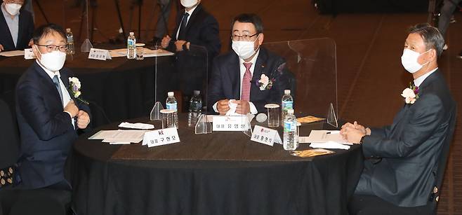 구현모 KT 대표이사(왼쪽부터), 유영상 SK텔레콤 대표이사, 황현식 LG유플러스 대표이사. /연합뉴스