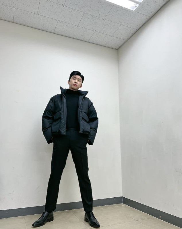 Singer Lim Young-woong has revealed his warm-hearted current situation.Lim Young-woong posted a picture on the official SNS on December 4 with an article entitled I am real.The photo shows Lim Young-woong standing alone in a place that looks like an atmospheric space in the building and showing off the body ratio as much as the model.She also revealed her chic charisma in a fashion tailored to black from head to foot.Lim Young-woong won the 2nd prize at the MMA 2021 (Melon Music Award 2021) held on the afternoon of the 4th, holding the TOP 10 Trophy of the Year and the Best Solo Mens Trophy in his arms.Lim Young-woong was called as the Best Solo Artist Mens Award winner and said, Thank you.I think it is too good for the award, but I am glad and honored to receive the solo award. I am grateful to the Heroic Age (referred to as a Lim Young-woong fan) who once again won this award.I hope that all those who watch this broadcast will finish well this year and be healthy and happy. Lim Young-woong will appear on KBSs solo show Were HERO, Lim Young-woong, which will be broadcast in December.Prior to this, Lim Young-woong won the first place on the music charts with the release of a new song My Love Like Starlight in March, and KBS 2TV weekend drama Gentleman and Girl OST Love Always Run in October.Lim Young-woong is working on his first regular record.