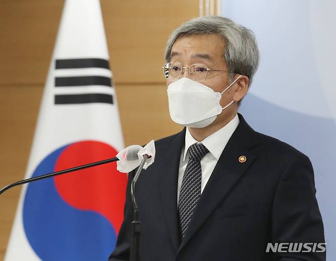 [서울=뉴시스] 김명원 기자 = 고승범 금융위원장이 3일 오전 서울 종로구 정부서울청사에서 열린 21년 금융위원장 송년 출입기자단 간담회에 참석해 발언하고 있다. (공동취재사진) 2021.12.03. photo@newsis.com