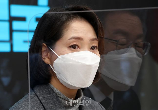 조동연 더불어민주당 신임 공동상임선대위원장이 30일 서울 여의도 중앙당사에서 열린 기자간담회에서 취재진의 질문에 답변하고 있다.(공동취재사진) ⓒ데일리안 박항구 기자