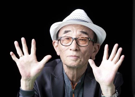 4일 별세한 아코디언 연주가 심성락씨. 어릴 적 사고로 오른손 새끼손가락 끝부분을 잃었다. 그런데도 한국 아코디언의 전설로 반세기를 살았다. 권혁재 사진전문기자