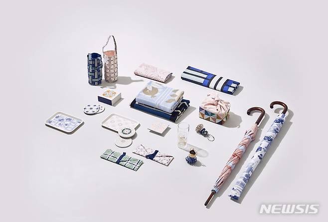 [서울=뉴시스] 한국공예·디자인문화진흥원은 전통문화유산 활용 상품개발 사업의 일환으로 '국립대구박물관 브랜드 문화상품', '고궁유람 브랜드 문화상품'을 개발해 출시했다. 사진은 고궁유람 브랜드 문화상품. (사진=한국공예·디자인문화진흥원 제공) 2021.12.06. photo@newsis.com *재판매 및 DB 금지