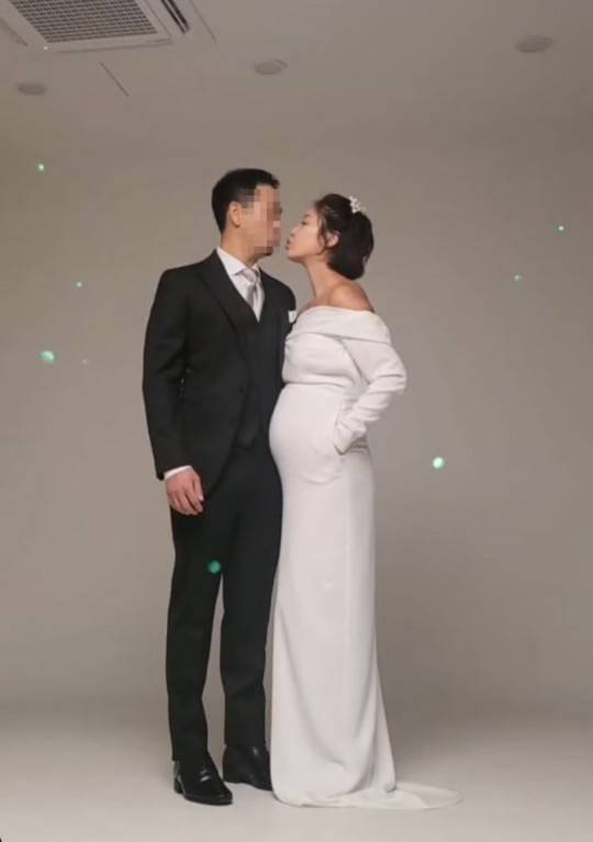 [서울=뉴시스] 황정음  2021.12.06.(사진=황정음 인스타그램) photo@newsis.com *재판매 및 DB 금지