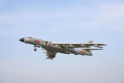 중국 인민해방군 해군의 남중국해 훈련에 동원된 최신형 폭격기 H-6J. 세계일보 자료사진