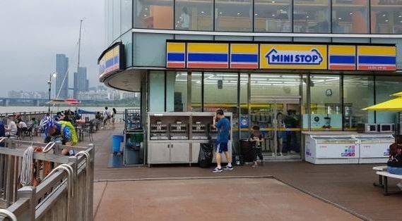 서울 한강공원 반포지구 내 미니스톱 서래나루점 풍경. / 조선비즈DB