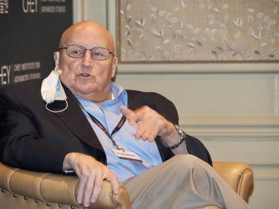 리처드 아미티지 전 미 국무부 부장관이 6일(현지시간) 워싱턴DC 인근 샐러맨더 리조트에서 최종현학술원이 주최한 '제1회 트랜스 퍼시픽 다이얼로그' 포럼에서 발언하고 있다. [워싱턴 특파원 공동취재단]