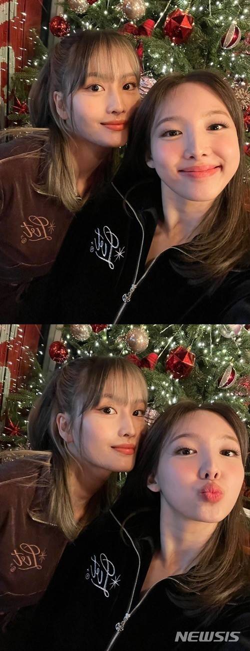 [서울=뉴시스] 나연 모모 (사진=트와이스 공식 SNS 캡처) 2021.12.07. photo@newsis.com