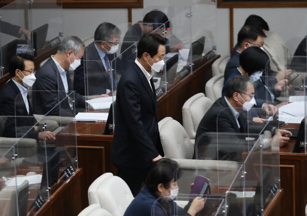 지난달 서울 중구 서울시의회 본회의장에서 열린 제303회 서울특별시의회 정례회 본회의에 오세훈 서울시장이 참석하고 있다.(사진=뉴스1 제공)