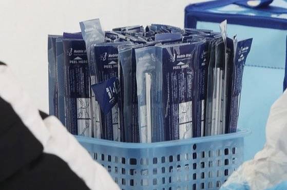 검체채취 면봉. 연합뉴스