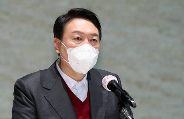 윤석열 국민의힘 대선 후보가 8일 서울 영등포구 공군호텔에서 열린 ‘국가균형발전 완성 결의대회’에 참석해 내년 3월 대선에 반드시 승리할 것이라고 밝혔다. /사진=뉴스1