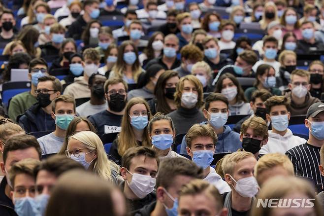 [뮌스터=AP/뉴시스]10월 11일 독일 뮌스터의 한 대학 강의실 모습. 2021.10.11.