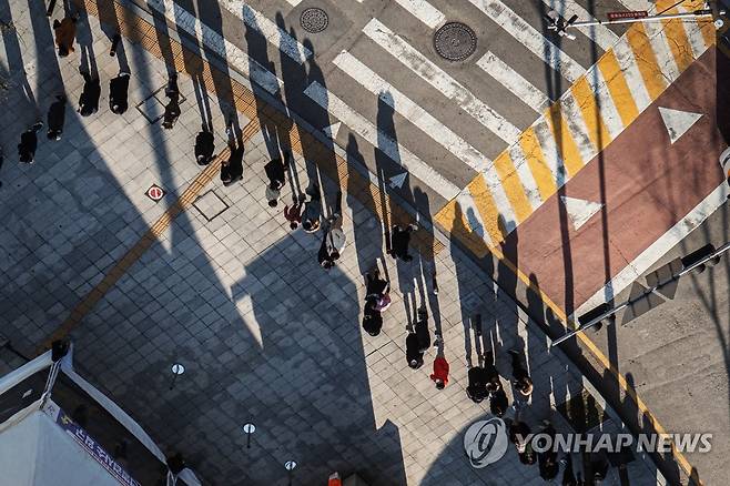 길어지는 코로나의 그림자 [연합뉴스 자료사진]