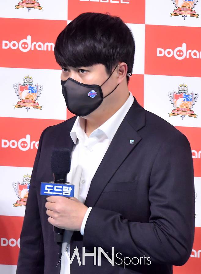 사진= 경기 전 인터뷰를 치르고 있는 IBK기업은행 안태영 감독대행ⓒMHN스포츠 이지숙 기자