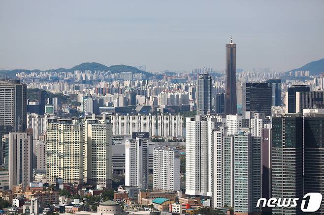 서울 도심 자료사진(기사내용과 관계 없음) 2021.5.12/뉴스1 © News1 성동훈 기자