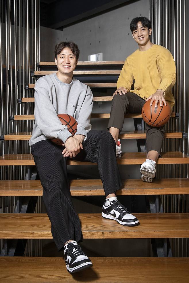 프로농구 DB 허웅(왼쪽)과 KT 허훈. 장진영 기자