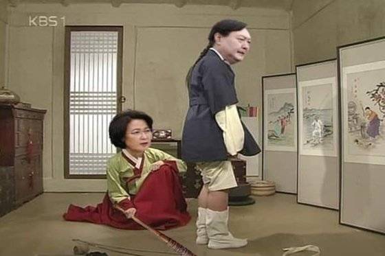 추미애 전 법무부 장관이 지난 7일 김성회 열린민주당 대변인의 소셜네트워크서비스(SNS) 글에 댓글로 올린 합성 사진. [페이스북 캡처]