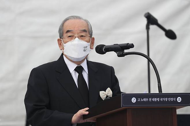 9일 경기도 파주시 동화경모공원에서 열린 고(故) 노태우 전 대통령 국가장 안장식에서 임동원 전 통일부 장관이 추모사하고 있다. [연합뉴스]