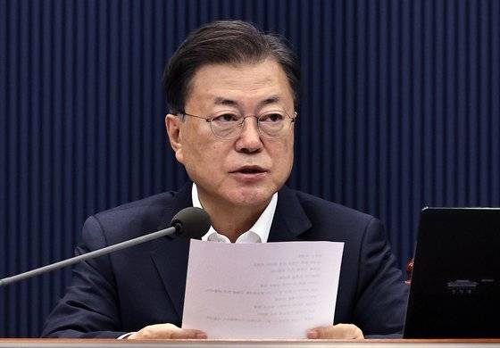 문재인 대통령이 7일 청와대 여민관에서 열린 제53회 국무회의에서 모두발언을 하고 있다. [청와대사진기자단]