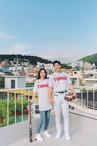 LG 트윈스 장준원과 신부 김정현씨. (사진=LG 제공) *재판매 및 DB 금지