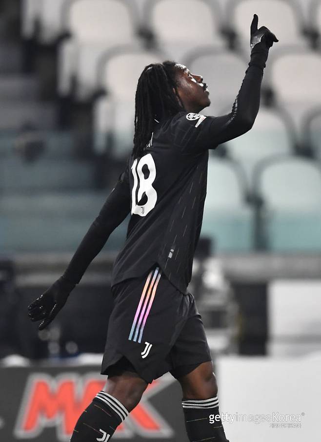 득점 후 세레머니 중인 모이세 킨. Getty Images 코리아