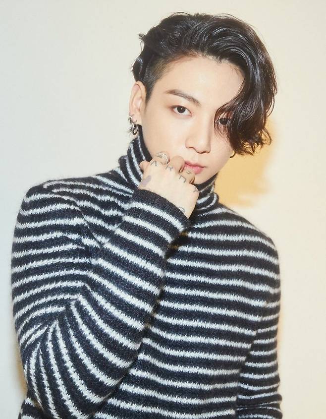 방탄소년단 정국 'Falling' 커버 유튜브 韓솔로 오디오 최단 3000만뷰→'최다' 좋아요..'초특급 기록 행진'