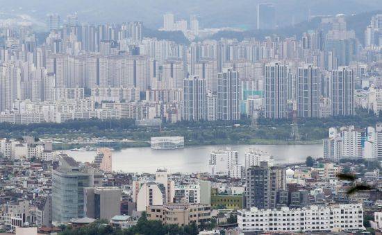 서울 남산에서 바라본 아파트 단지 모습. [사진=연합뉴스]
