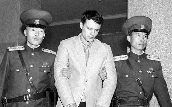 2017년 북한최고재판소에서 노동교화형 15년을 선고받은 미국인 오토 웜비어. 로이터=연합뉴스