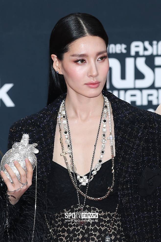 2021 Mnet Asian Music Awards (MAMA) red carpet event was held at CJ ENM Studio Center in Tanhyeon-myeon, Paju, Gyeonggi-do on the afternoon of the 11th. Dancer Monica poses.
