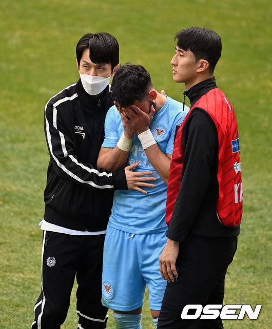 [OSEN=대구, 지형준 기자]대구 세징야가 아쉬움을 눈물을 흘리고 있다. 2021.12.11 /jpnews@osen.co.kr