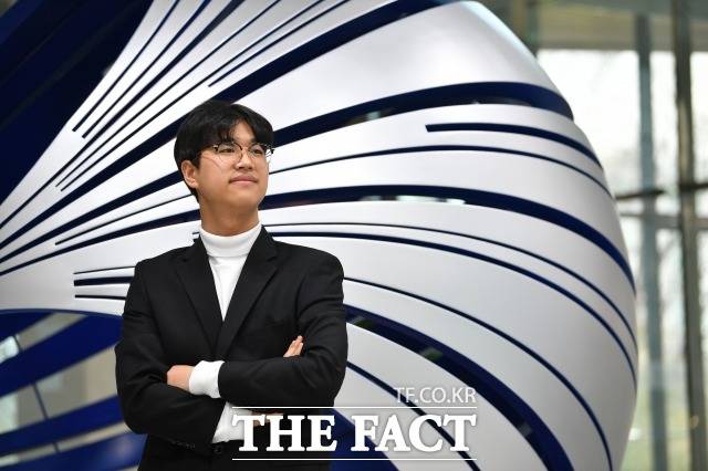 정인 군은 "당에 고학력, 대기업 출신의 누군가를 영입해 당의 주요 직책을 맡긴다고 2030 세대가 느끼는 소외감과 고민거리가 해결될 수 없다. 당사자의 마음을 헤아리지 못한 채 '청년 인재'만 외부에서 영입한다고 당이 잃어버린 청년층의 지지를 회복할 순 없을 것"이라고 외부 인재 영입의 구태를 비판했다. /남윤호 기자