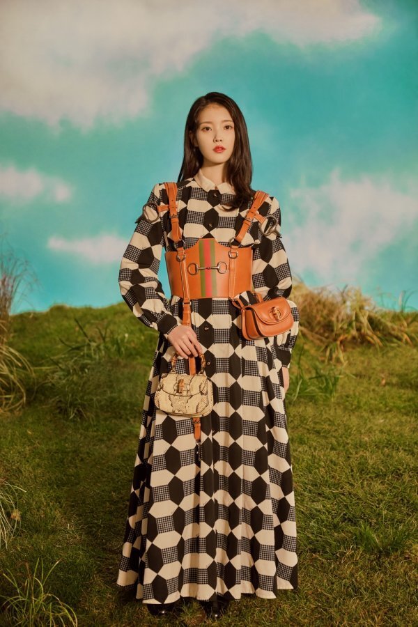 A new content of the luxury brand with Singer IU as an ambassador has been unveiled.This series, which takes place in the background of nature like Fairytale with IU who traveled in a vintage sports car.The IU wore an ivory-multicolor silk dress with black dot print details, a web detail and a brown leather corsage with silver hallsbit details, a melange grey tweed jacket with web detail, and a gray tweed skirt with pleats detail.In addition, the IU has completed a perfect year-end party look by matching a mini-belt bag of brown leather or soup canvas material featuring a snake closer, belt and shoulder strap and silver hallsbit detail.