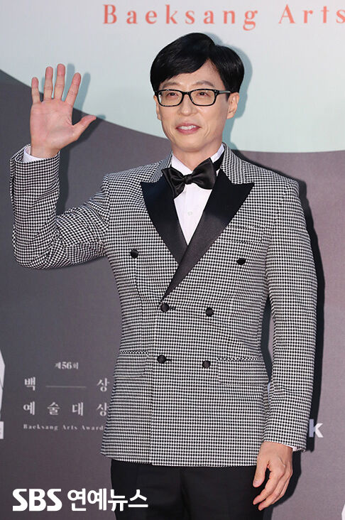 The reason why Broadcaster Yoo Jae-Suk missed Lee Kyung-kyu daughter Lee Ye Rims wedding was revealed.It was later announced that Yoo Jae-Suk had been cautiously blocking additional infection even after receiving a negative test in the first genetic amplification (PCR) test before he was finally confirmed, amid a corona 19 confirmation decision on the 13th.Originally, Yoo Jae-Suk was classified as a close contact on the 10th when Yu Hee-yeol antenna representative was judged to be Corona 19 positive.In the first genetic amplification test, he was negative and classified as a passive observer, but Yoo Jae-Suk did not slow down.In particular, Yoo Jae-Suk was scheduled to attend the wedding ceremony of Lee Ye Rim, daughter of Lee Kyung-kyu, and soccer player Kim Young-chan on November 11, but did not attend the ceremony.As a result, Yoo Jae-Suks move did not cause any additional transmission at the wedding ceremony where large guests gathered.In addition, Yoo Jae-Suk arrived at SBS Running Man filming site before receiving Corona 19 confirmation, but he was thoroughly careful to face the production team, such as waiting in the vehicle, and this prevented further damage to the Running Man production team.On the other hand, MBC What do you do when you play with the confirmation of entertainment star Yoo Jae-Suk?, SBS Running Man , tvN You Quiz on the Block , etc., the program crew has adjusted the recording schedule.