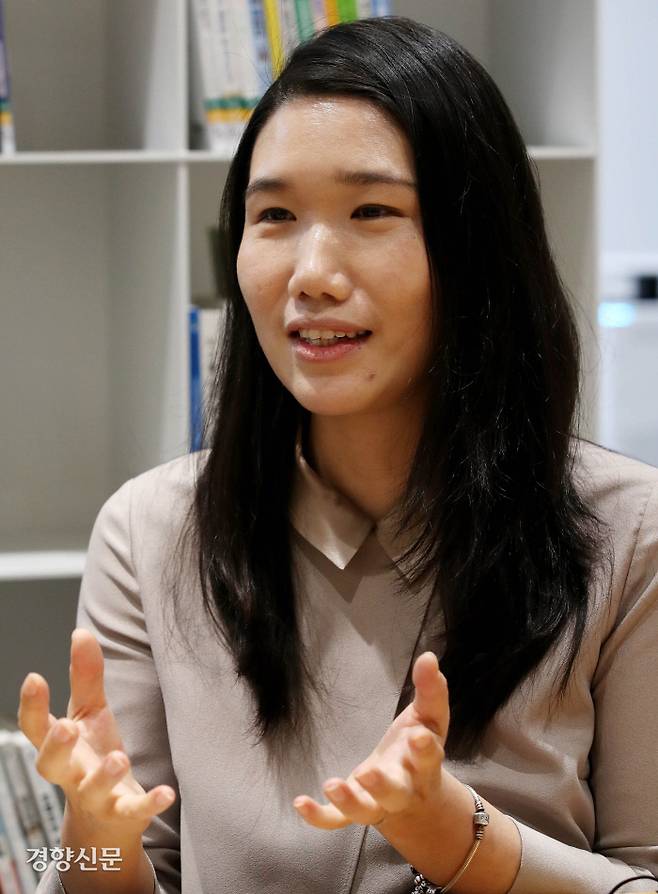 김병민씨는 “아빠가 떠나고 10년이 흐르는 동안 아빠의 죽음 그리고 삶이 나의 일과 삶에 깊숙이 들어와 있더라”며 “그래서 아빠가 제 곁에 살아계심을, 죽음과 삶이 멀지 않음을 느낀다”고 말했다. 김기남 기자