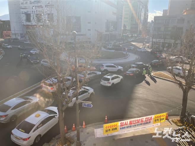 회전교차료 설치 후 교통혼잡으로 시민들이 불편이 이어지고 있는 강릉 옥천오거리. 독자 제공